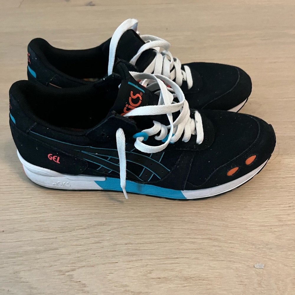 Used Asics gel Lyte Sz 10 w/o box